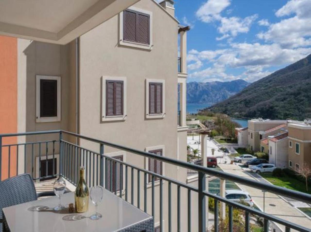 Lavender Bay Apartment C21 Donji Morinj Zewnętrze zdjęcie